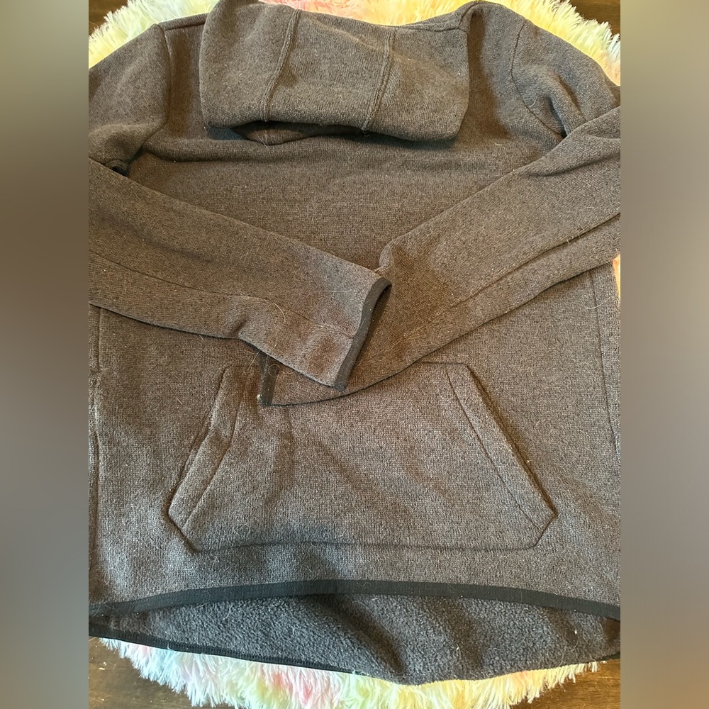 Nike hooded hoodie with thumb holes